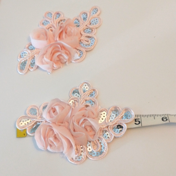 🩷🌸 Sequin Floral Appliques - Picture 3 of 4